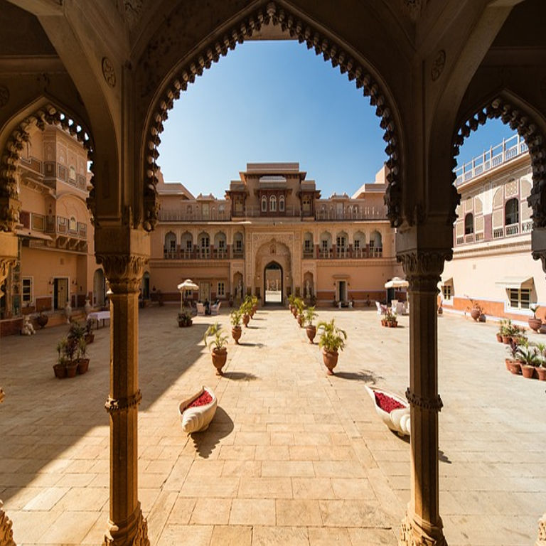 Pourquoi Voyager avec un Guide Francophone au Rajasthan pour Découvrir le Triangle d’Or