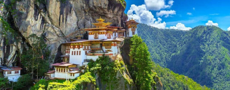 Eco-Tourism in Bhutan: Journey to the Heart of the Last Shangri-La Eco-Tourism in Bhutan: Journey to the Heart of the Last Shangri-La